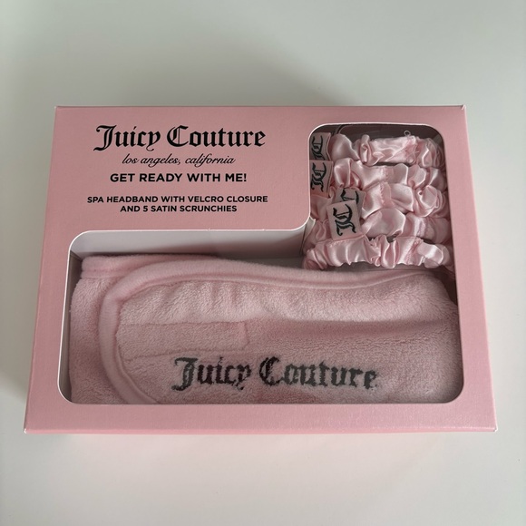 Juicy Couture Hot Pink Velvet Heart Cosmetic Pouch with Light Pink Spa Set - Picture 2 of 11